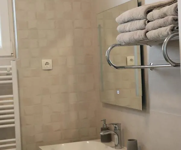 Sara * Brodarica (Sibenik-Knin)