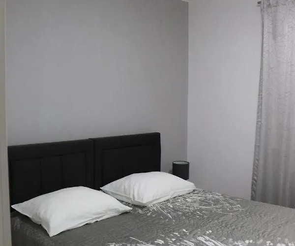 Sara * Brodarica (Sibenik-Knin)